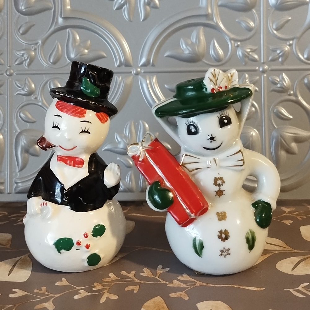 Vintage Japan Snowman Couple Christmas Salt and Pepper Shaker Set